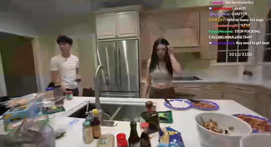 Lil Rodney Son had to check Ray for speaking too loosely, after he kept calling his female guest the “b-word” on stream 👀❤️‍🩹
