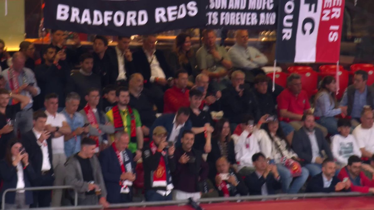 Two legends together ⚽️🤝🏌️‍♂️ Wayne Rooney &amp; Rory McIlroy in the stands hoping for a Utd win 🔴