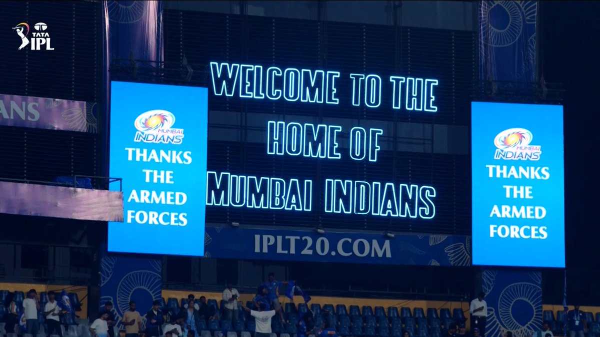 MUMBAI INDIANS WITH A LAP OF HONOUR TO THANK WANKHEDE. 💙