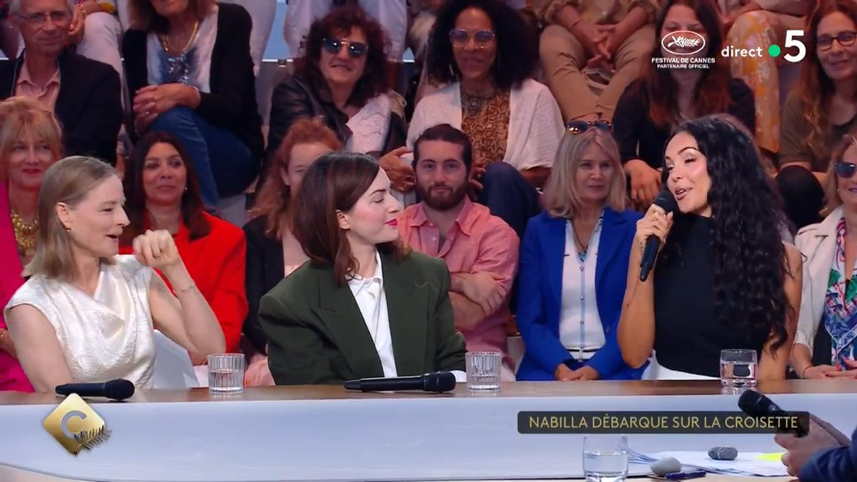 🤭 "En tant que créatrice de contenu, je suis contente et fière de pouvoir être là et de mettre en lumière le 7ᵉ art. Je vais souvent voir des films, j’ai lu 3 livres… en 3 ans ! Je regardais les images au début, puis je me suis dit qu’il fallait les lire." Nabilla dans #CàVous