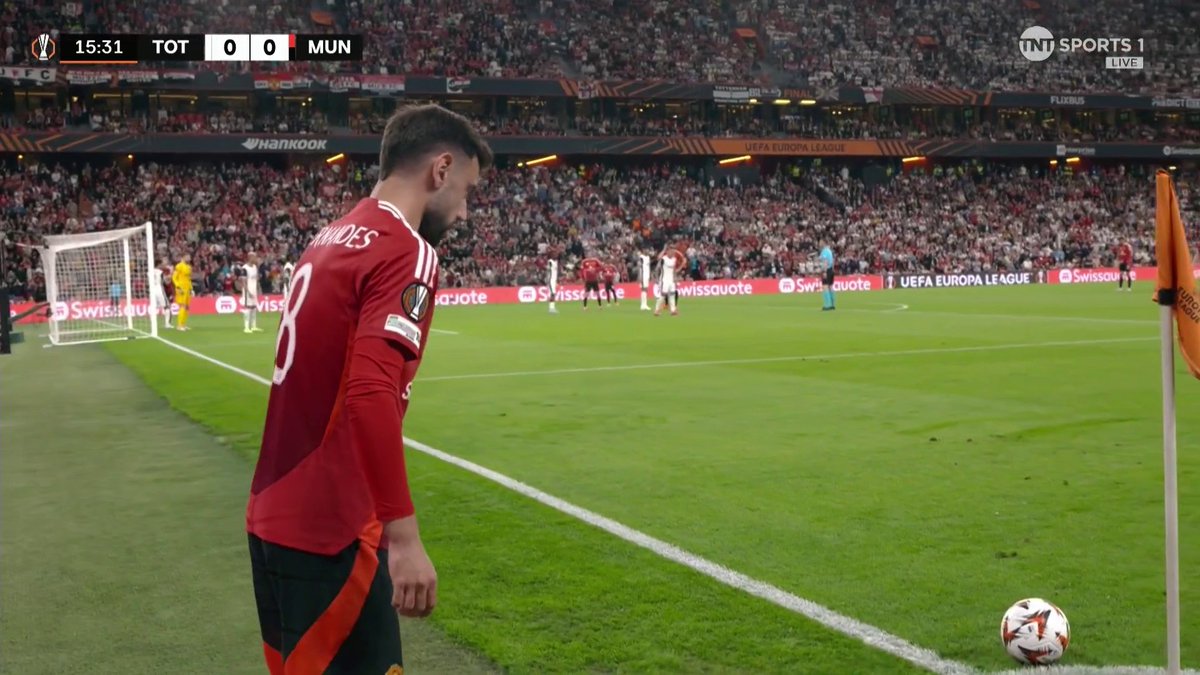 Man Utd's turn to go close 🤏 Amad drills it across goal but it flies inches wide of the far post! 📺 TNT Sports & discovery+ UK