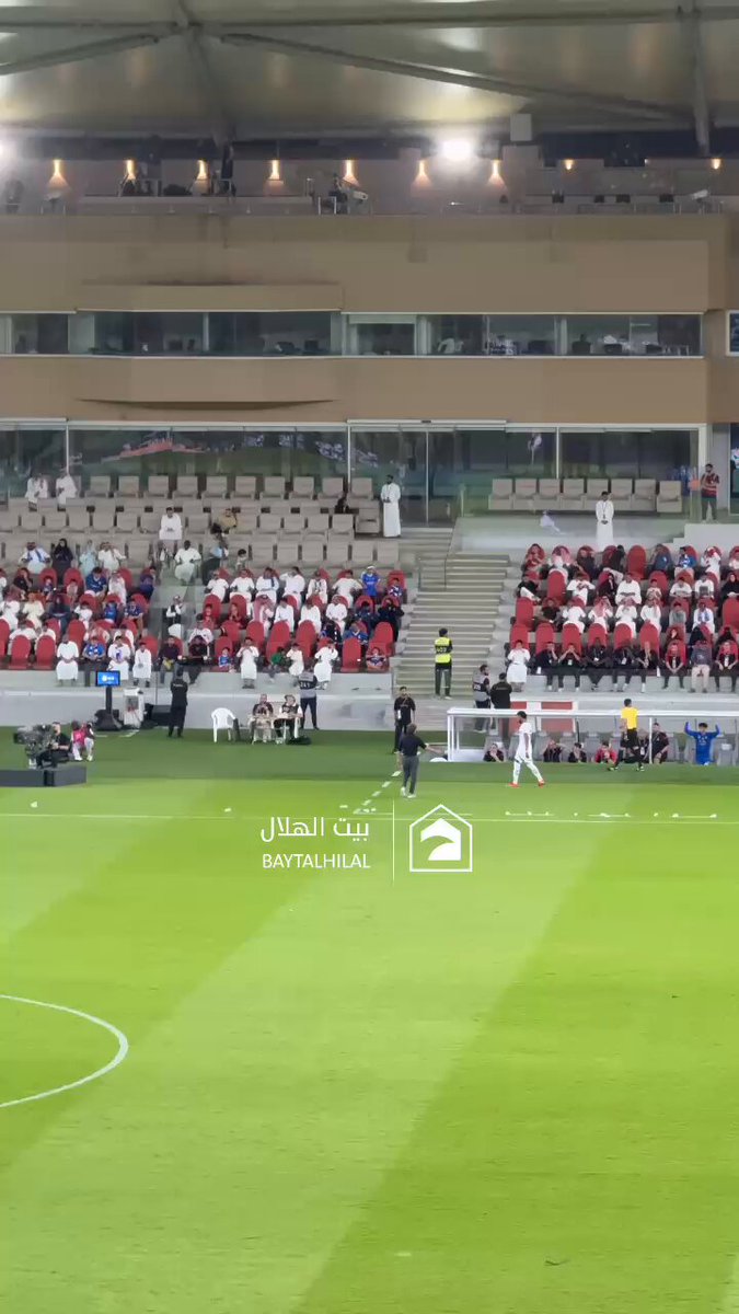 🚨🚨🚨🚨'علي البليهي' لم يُحيي محمد الشلهوب بعد خروجه - قام بتحية مدرب الوحدة كارينيو. #الهلال_الوحدة