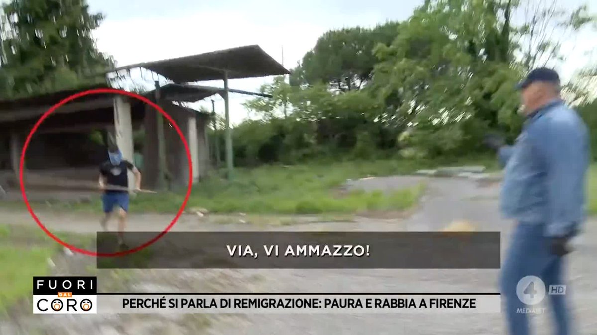 Ci hanno tirato bottiglie di vetro, scope e altri oggetti. È successo a 20 minuti dal centro storico di #Firenze. Ad aggredirci sono stati gli spacciatori nordafricani che occupano abusivamente una ex falegnameria abbandonata. #Fuoridalcoro