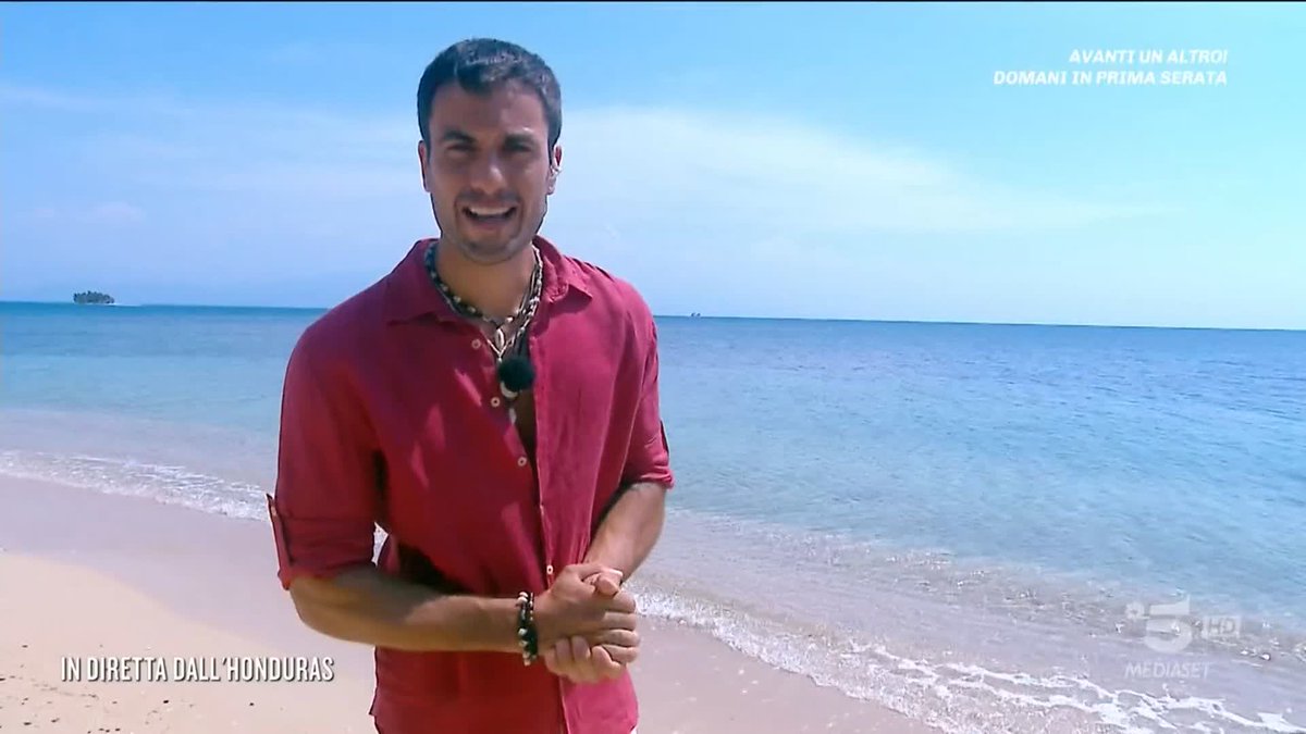 Pierpaolo ci accompagna nella PALAPA BEACH! 😍😍😍 #Isola