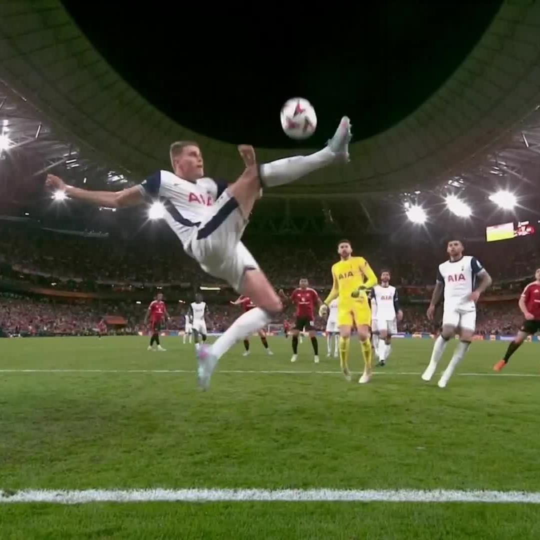 Micky van de Ven to the rescue 🤯🤯 📺 Stream #UEL on DStv: