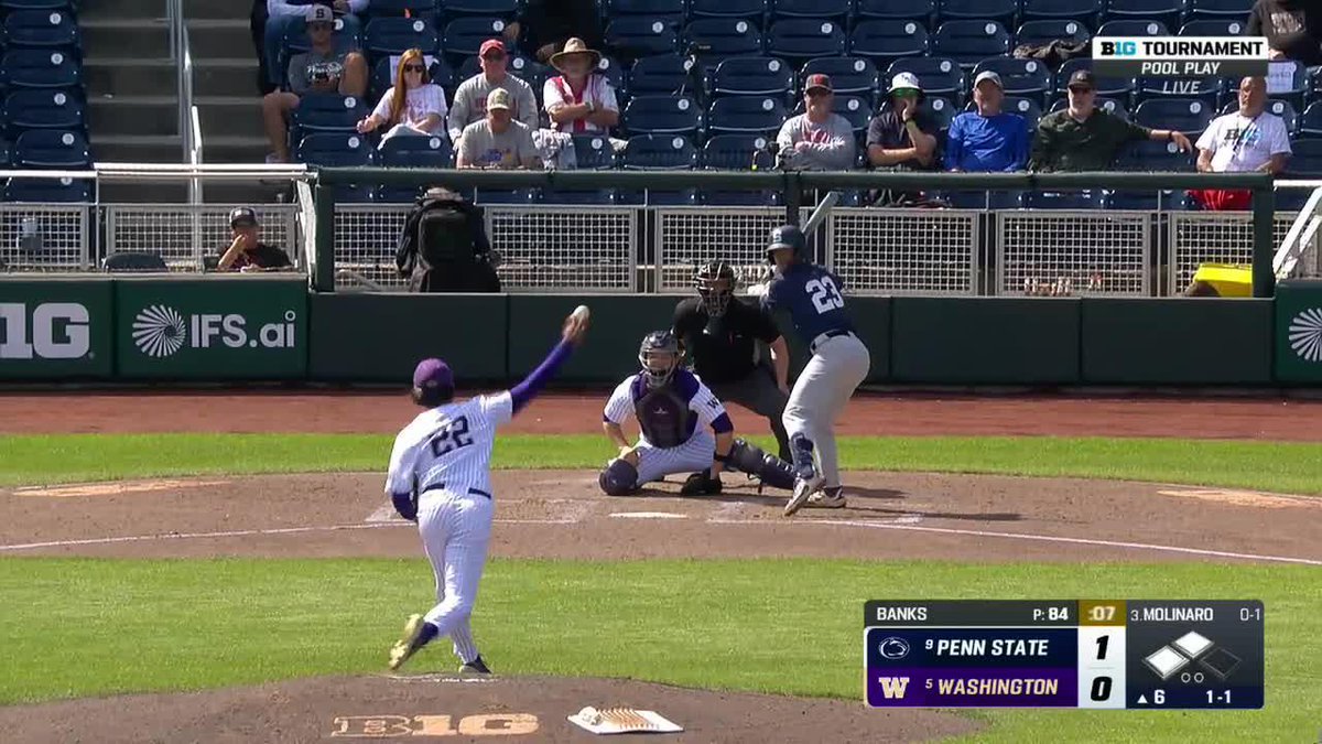 Molinaro sends a sac fly to deep center to drive in Joe Jaconski and Paxton Kling! T6 | PSU 3, UW 0 #WeAre