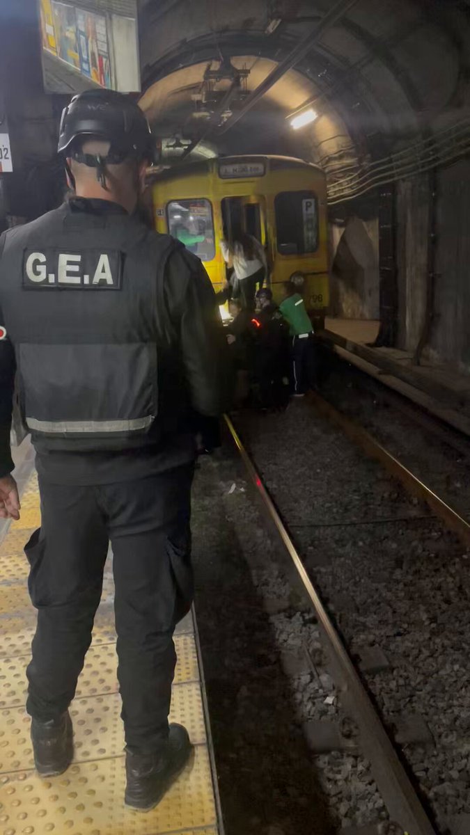 Cuándo en vez de gobernar, te dedicas a hacer negocios, acá están los resultados. En el 2027 déjense de romper los huevos y voten a Leandro Santoro. Pd: línea de subte más olvidada por Dios que la B no se consigue.