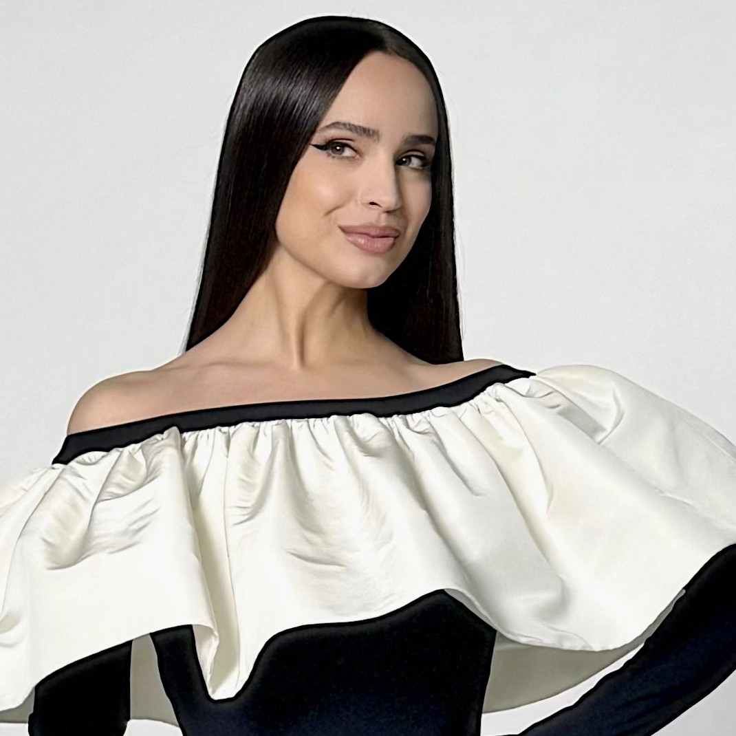 Sofia Carson is hosting #TUDUM Live 2025 — and in her first official act as host, she's revealing 5 things you need to know about Netflix's global fan event 👇 Watch LIVE on Netflix, May 31 at 8pm ET | 5pm PT.