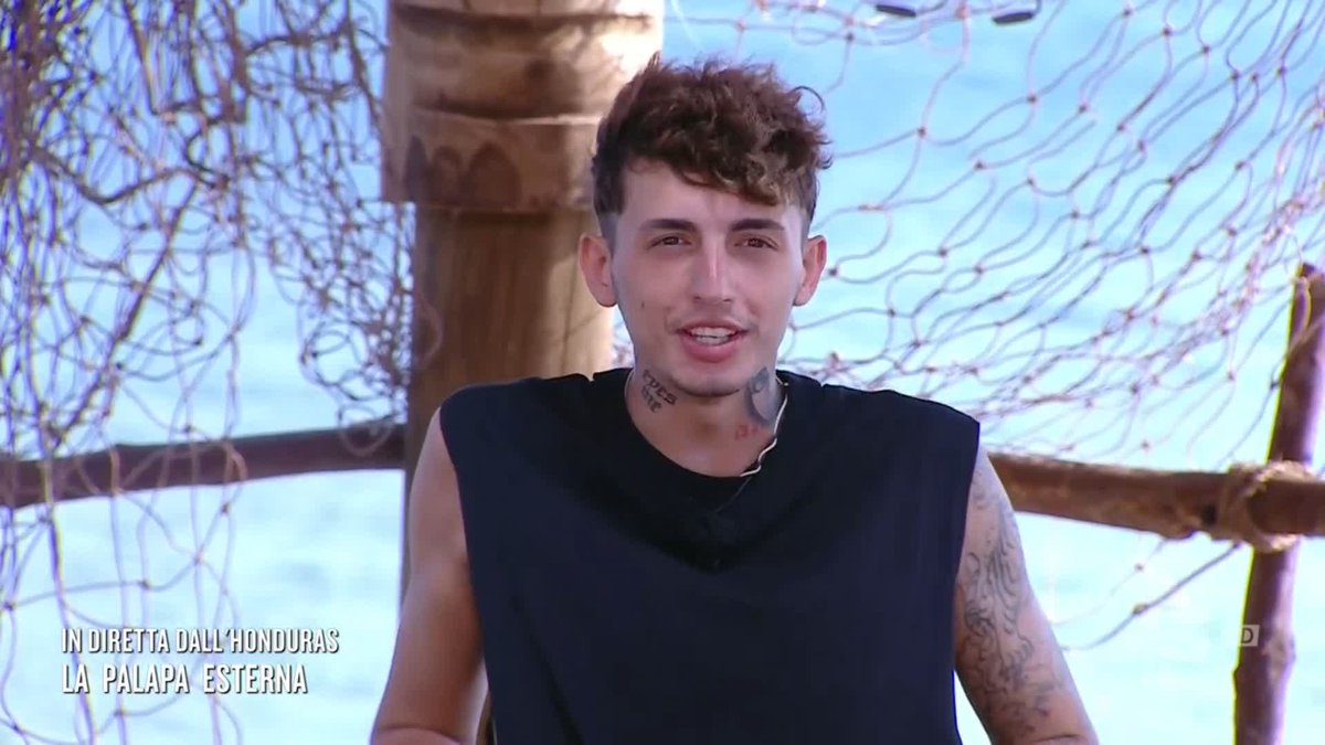 "Me ne voglio andare a casa col sorriso, qui ho paura di perderlo" Le parole di Spadino prima di lasciare l'#Isola.