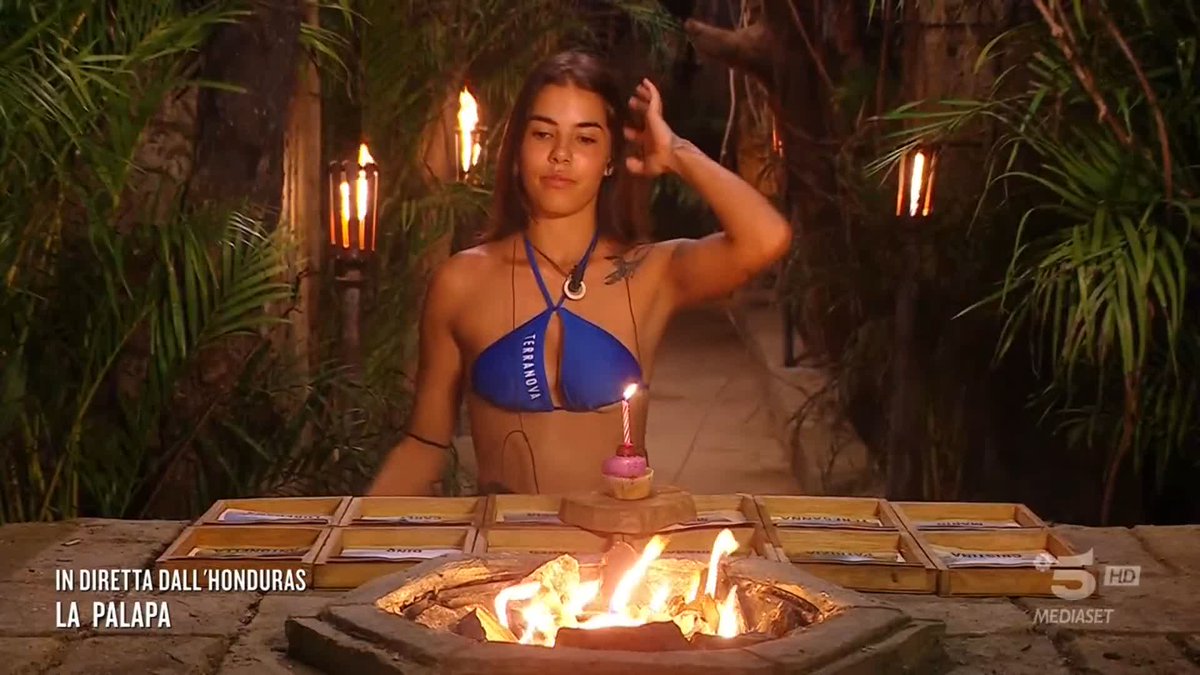 In zona nomination si festeggia il compleanno di Chiara 🎂❤️ #Isola