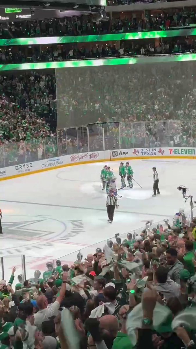 The Stars crowd went wild after Tyler Seguin's goal 🔥
