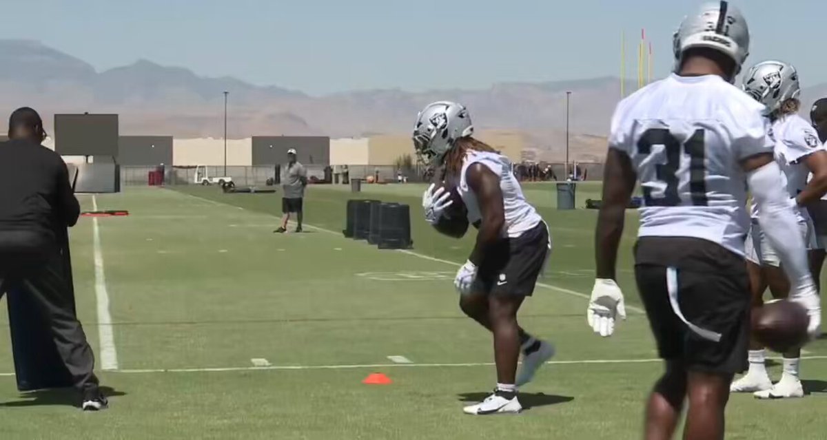 Ashton Jeanty might have the GREASIEST hips in the NFL. One NFL scout reportedly believes Jeanty has the talent to “reset the RB market” to levels we’ve never seen before. “Just wait until it’s time for his second contract. I wouldn’t be surprised if he’s the first RB to earn $25 million per year.” Jeanty has reportedly been receiving “the most” reps of any RB on the Raiders early on. Brock Bowers (Raiders TE), Maxx Crosby (Raiders DE), and Pete Carroll (Raiders HC) have reportedly been “blown away” early on at Jeanty’s intelligence and freakish talent. Don’t be surprised if the Raiders rookie RB puts together the best season a rookie RB has EVER seen 😳