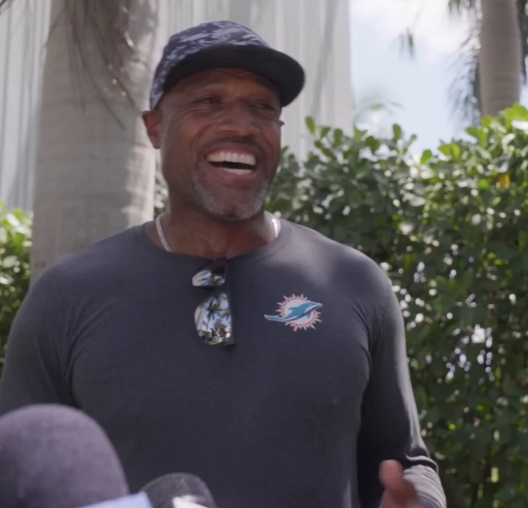 Dolphins DC Anthony Weaver sums up Modern Defense in 15 seconds: "A lot of Defenses are playing Split Safety (2-High) Shell with smaller Linebackers who have to eliminate space, you better have the requisite girth up front to keep those LB's clean."