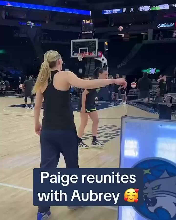 The Huskies are back together! Paige Bueckers and Aubrey Griffin reunite during tonight’s WNBA matchup! 🫶 #NCAAWBB x 🎥 / Dallas Wings x UConn Women’s Basketball