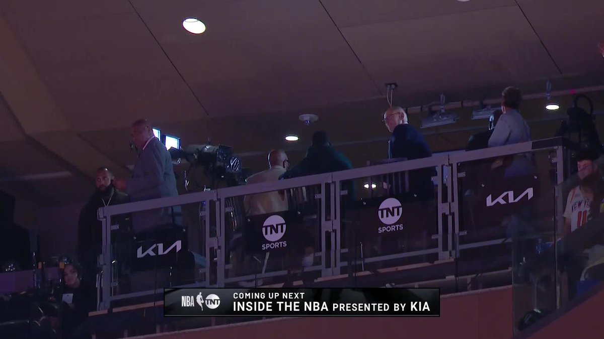 EJ heard Kevin Harlan talking about him and Shaq 🤣🤣