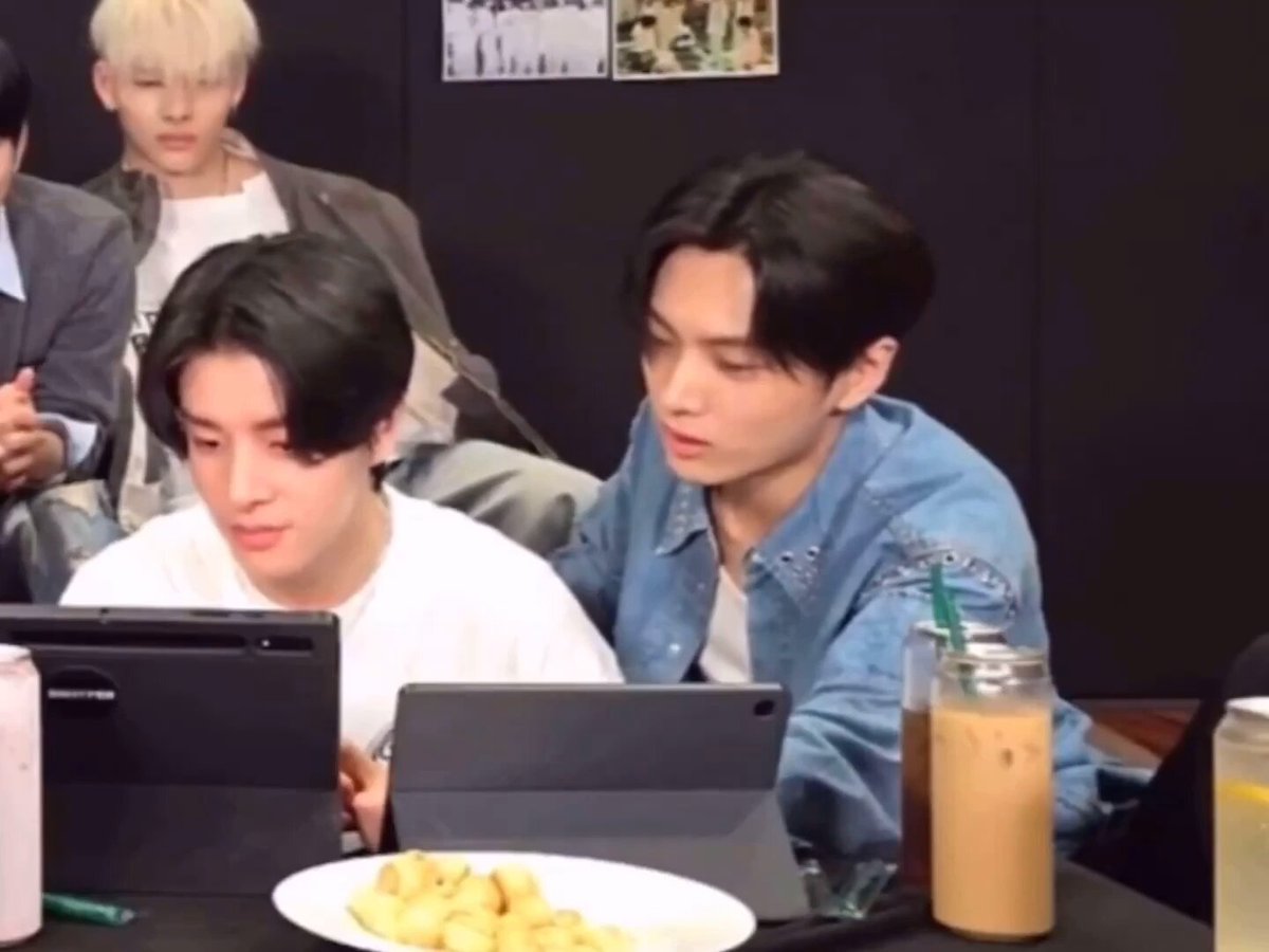 잠깐만 졔야 내가 할게 졔야 나 고기 한 점만 먹어보면 안 돼? 졔야 다쳐어어 졔야 근데 이거 활 쏠 때는 쪼끔만 조용히해줘 졔야 난 너 매달리면 끌어내릴거야 졔야 연습하러가자 졔야 내가 있잖아 지켜줄게 졔야 나 한 번 쳐볼래 졔야 물 진짜 차갑다 졔야 나 그거 먹을래 화이팅 졔야