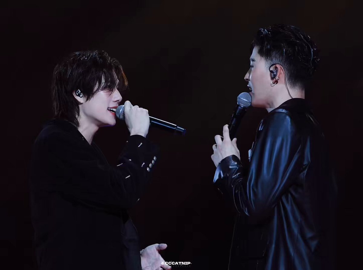 ตอนจบเพลงรักวันที่ 2 จังหวะภูวินยิ้ม ขยับเข้ามาใกล้ ก้มหน้าหลบสายตาปอนด์แล้วเงยหน้าขึ้นมามองอีกรอบ นี่ถ้าปอนด์คว้ามากอดกุทิ้งดิ่งตัวเองเอาหัวโหม่งพื้นอิมแพคเลยนะ อยู่ไม่ได้แล้ว