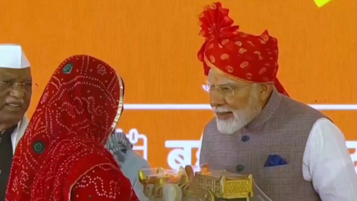 देश की मातृशक्ति को प्रधान सेवक जी का नमन! #WelcomeModiJi