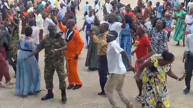 Happening Now at Kololo Independence Grounds🔥🔥 The Light Up for Jesus convention is blazing into Day 4 — and the praise, the dancing, the joy… It’s heavenly! 💃🏾🕺🏾 🎥 Video by Mpalanyi Ssentongo | #VisionUpdates