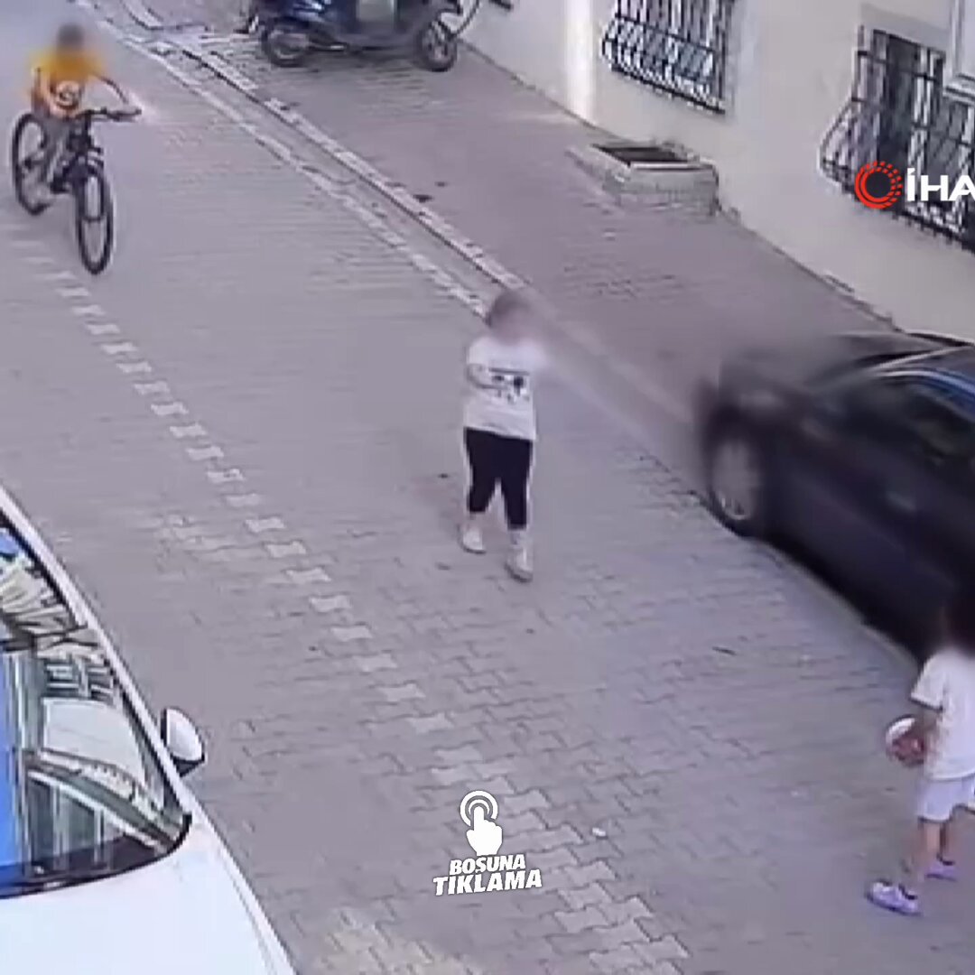 İstanbul Esenyurt'ta çaldığı bisikleti arkadaşlarına gösteren çocuğa araba çarptı.