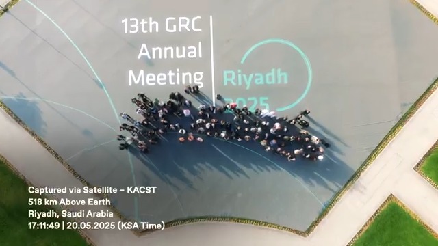 من فضاء المملكة نقول لكم .. (مرحبًا) صورة فضائية لرؤساء مجالس البحوث العالمية ملتقطة عبر الأقمار الصناعية بـ #كاكست From Saudi Arabia’s space, we say to you... (MARHABA) A satellite image of the heads of global research councils, captured by satellites at #KACST #GRC2025