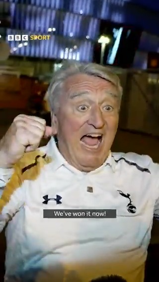 Look how much winning the Europa League means to these Tottenham fans! 🏆🤩
