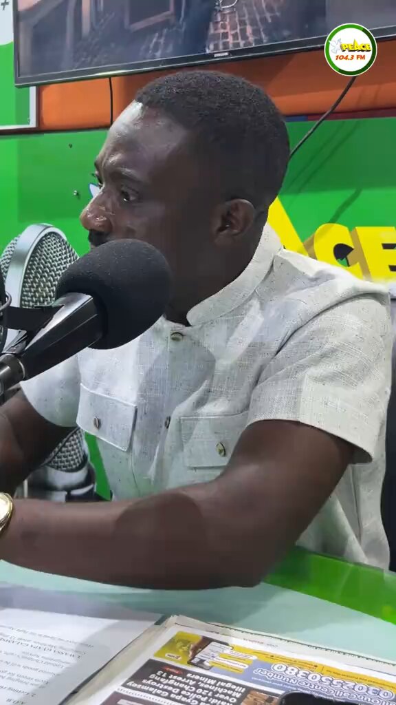 Dennis Miracle Aboagye has proposed that decentralizing the Electricity Company of Ghana (ECG) is the most effective solution to the country’s power supply crisis. According to him, allowing each district to manage its own electricity supply would not only enable local assemblies to generate revenue for development projects but also lower electricity costs in some areas. He added that such a move would give citizens the opportunity to choose more affordable energy options.