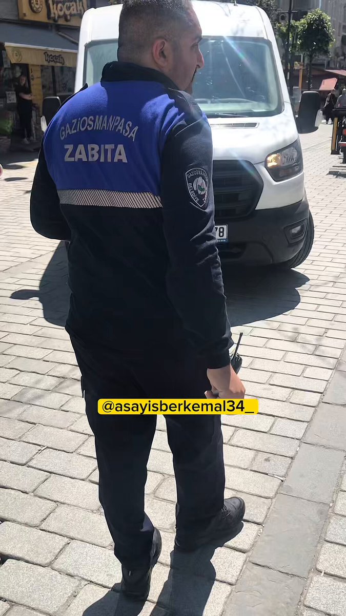 Gaziosmanpaşa’da iddiaya göre zabıta ekipleri ile zırhlı banka aracının geçişine izin vermedi. Olay sonrası zabıta ekibi ve güvenlik görevlisi tartışma yaşayarak karşı karşıya geldi.