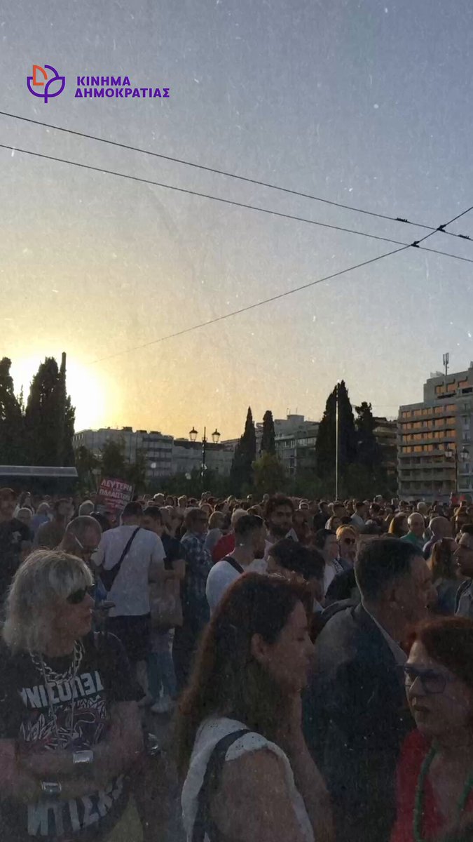 Τέτοιες μέρες πέρυσι βρέθηκα στην Παλαιστίνη. Γιατί είναι αλλιώς να διαβάζεις, να βλέπεις από μακριά και αλλιώς να περπατάς στους δρόμους της Γάζας. Στους δρόμους που στον αέρα μυρίζει ο πόλεμος. Που ο φόβος φαίνεται στα βλέμματα των ανθρώπων. Που η καθημερινότητα είναι ο αποκλεισμός, ο θάνατος, η σφαγή. Μετά την έκκληση του ΟΗΕ, αρκετές χώρες ζήτησαν την άμεση άρση του αποκλεισμού της Γάζας για την παροχή ανθρωπιστικής βοήθειας. Έλειψε η Ελλάδα. Η Ελλάδα της αλληλεγγύης, της προσφυγιάς, της Δημοκρατίας. Η Ελλάδα της βαθιάς σχέσης με τον παλαιστινιακό λαό από την εποχή του Ανδρέα Παπανδρέου και του Γιάσερ Αραφάτ. Η Ελλάδα όμως δεν είναι επιχείρηση του Κ. Μητσοτάκη. Απευθύνομαι στον πρωθυπουργό. Δεν μπορείτε να κρατάτε τη χώρα μας σιωπηλή μπροστά σε αυτό το έγκλημα. Η Ελλάδα πάντοτε βρισκόταν στο πλευρό εκείνων που είχαν ανάγκη. Μόνη λύση η άμεση κατάπαυση του πυρός στη Γάζα. Και ταυτόχρονα η άμεση άρση του αποκλεισμού για να επιτραπεί η παροχή ανθρωπιστικής βοήθειας. Κίνημα Δημοκρατίας #ΚίνημαΔημοκρατίας