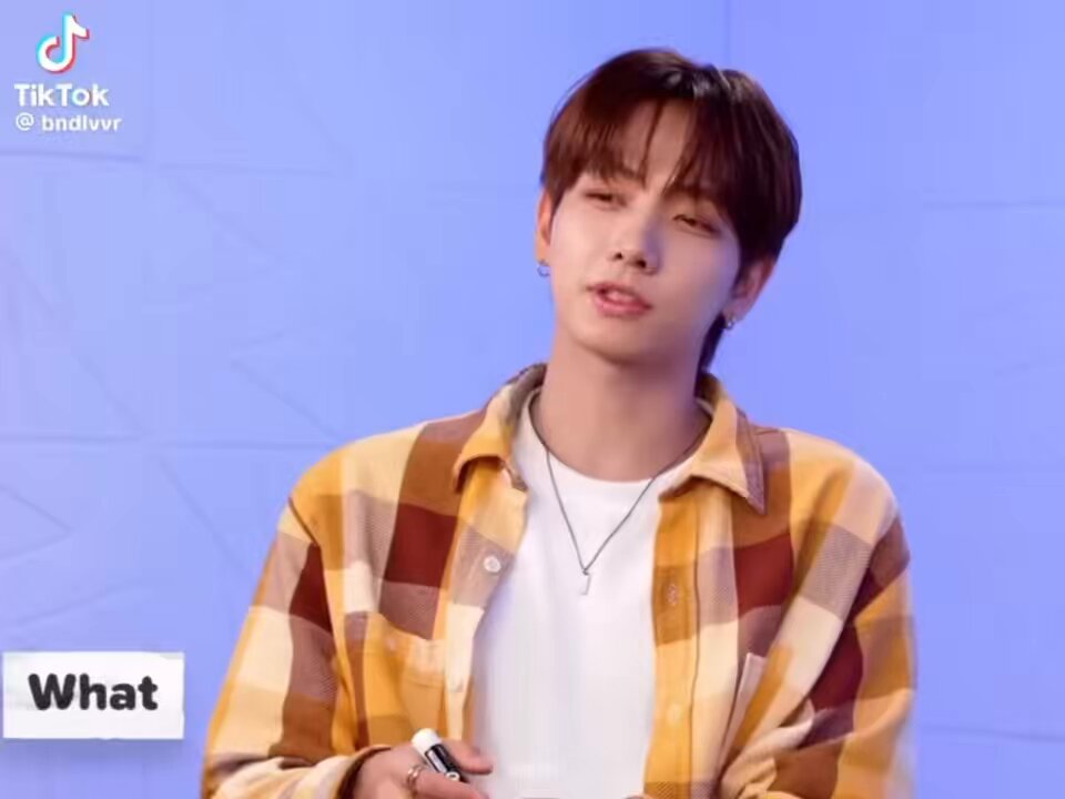 what do i do when i get excited or happy? "steps back and looks at his members" 😭😭