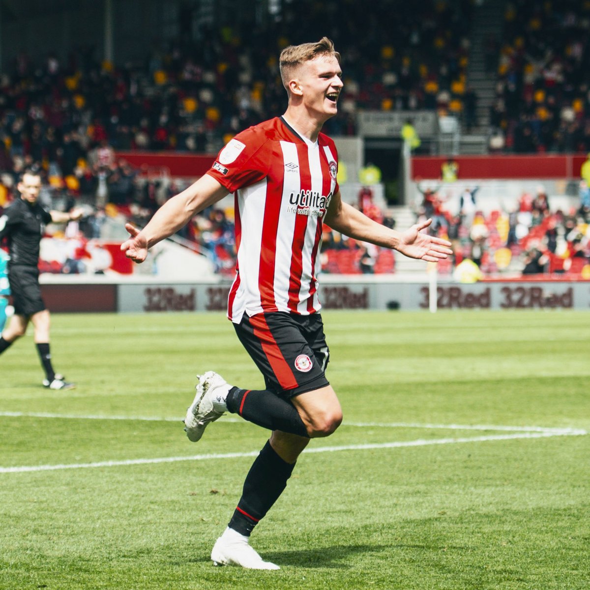 "This place has lift-off" 🤯 4️⃣ years on from that day against Bournemouth at the Gtech ❤️