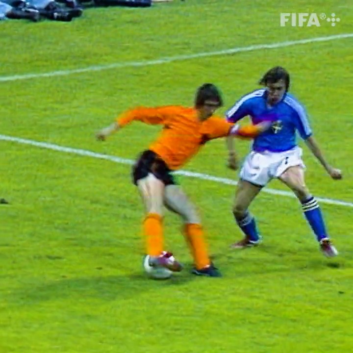 現代サッカーの父ヨハン・クライフ 選手時代も上手すぎる。 選手・監督時代ともに凄かった代表格