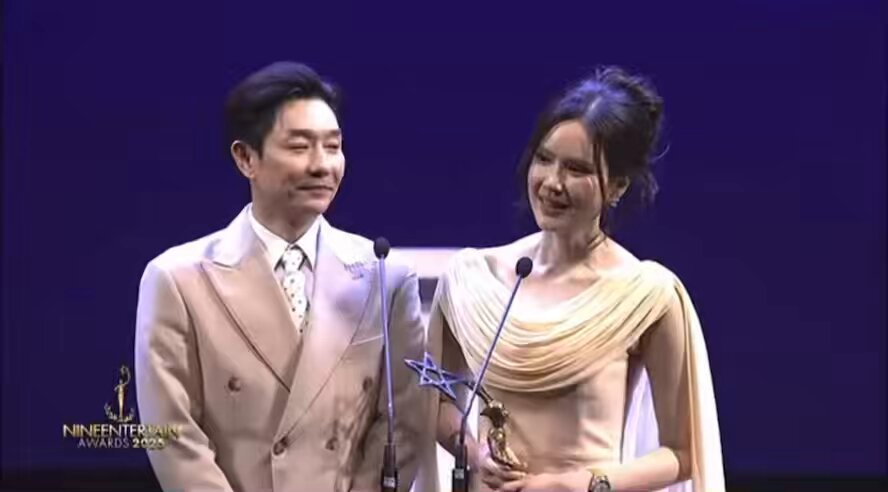 สาววายทุกคนเตรียมจดบทให้ไอพวกเมะหืมได้เลย 5555555555555 พี่เจี๊ยบ : ไม่ว่าเราจะเจอปัญหาอะไร ไม่ว่าเศรษฐกิจจะเป็นยังไง ข้าวของจะแพงขึ้นแค่ไหน แต่ภรรยาต้องถูกเสมอ 😂 #9entertainawards2025