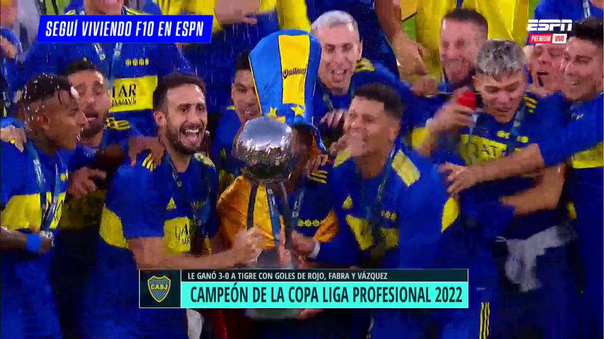 🔙#UnDiaComoHoy en 2022, #Boca se consagraba CAMPEÓN de la Copa de la Liga Profesional al derrotar a Tigre 3-0 en Córdoba. ⭐La estrella 72 en un año donde el Xeneize hizo el doblete al también ganar unos meses después la Liga Profesional.