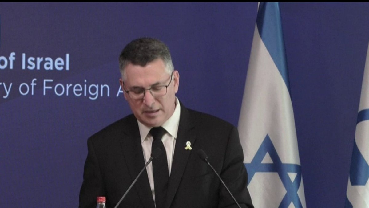 Attentat à Washington : "Voilà ce qui arrive lorsque les dirigeants du monde adhérent à la propagande terroriste palestinienne et la servent. Le Hamas est le seul responsable de la poursuite de la guerre" Gideon Sa'ar, ministre israélien des Affaires étrangères