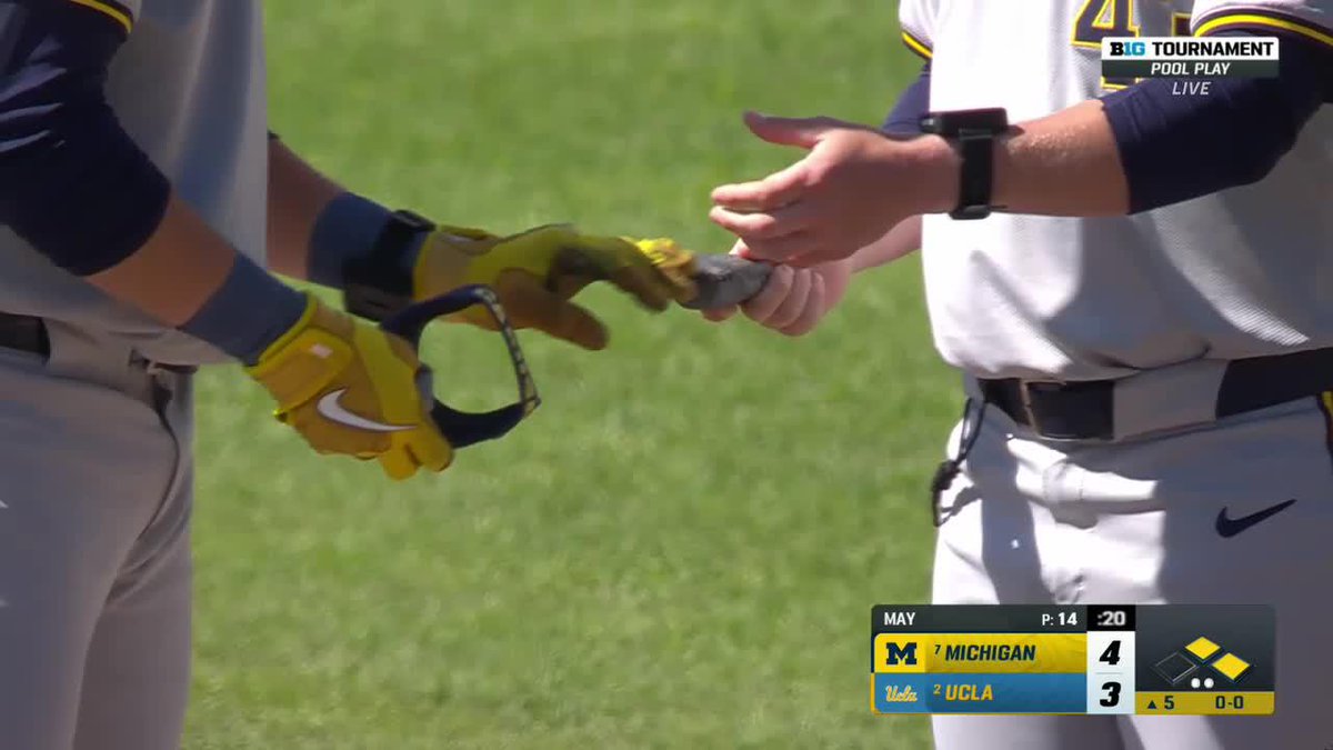 ✅ Make it to 1B ✅ Rub the rock We noticed Michigan Baseball players doing it today, so our Connor McKnight asked Tracy Smith about it. It made for some great TV 😊 #B1GBaseball on Big Ten Network 📺