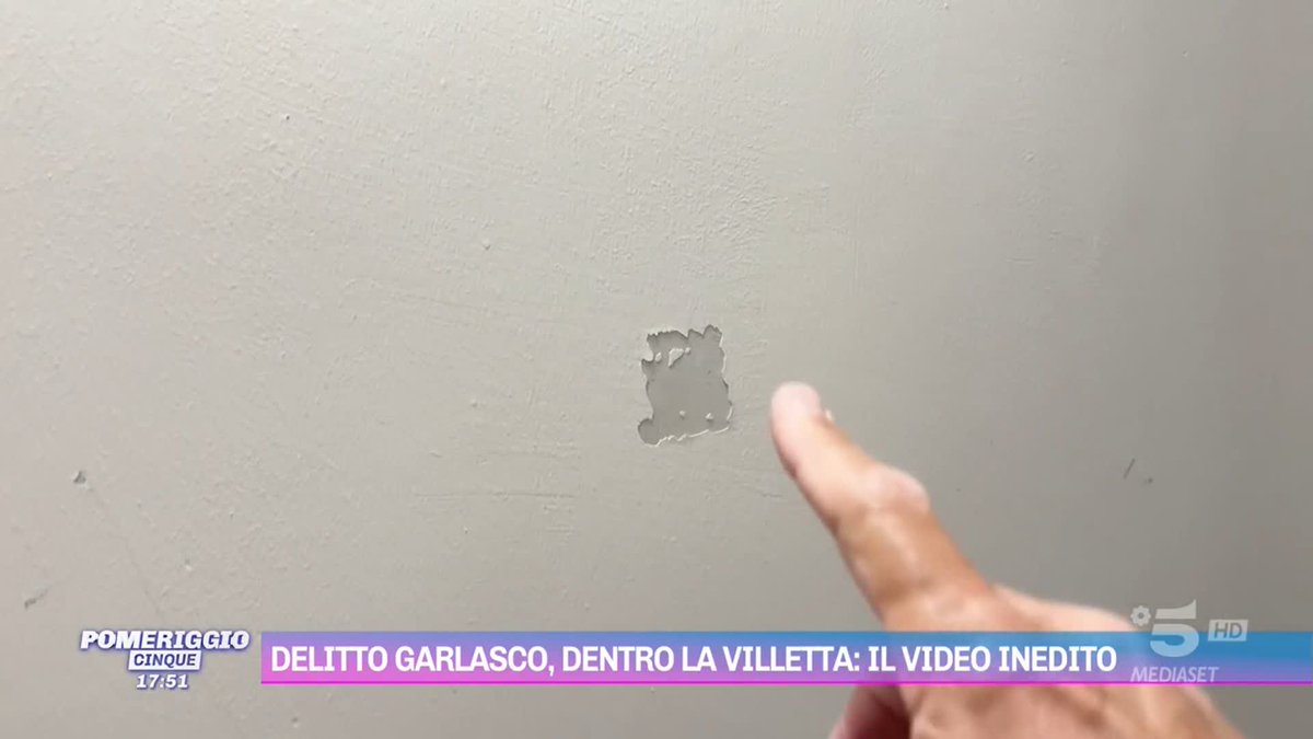 Prima nell’intervista Sempio non era mai entrato in casa loro (metto il link qui sotto nel caso aveste perso il tweet), ora invece Sempio e il figlio scendevano spesso a recuperare dei giochi #garlasco