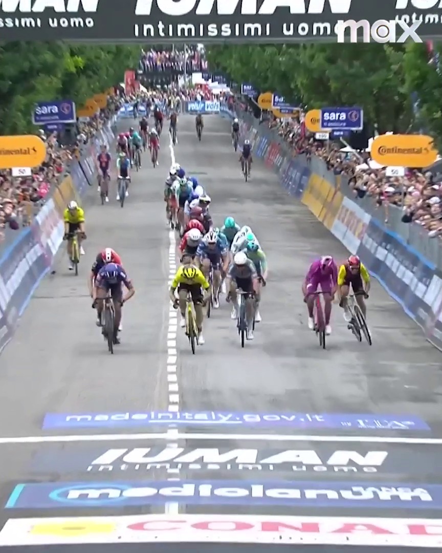 ”Det är banne mig inte klokt!” 🎙️ 23-årige nederländaren Olav Kooij segrade i Girots tolfte etapp. 📲 Se Giro d’Italia på Max.