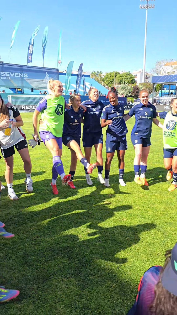 Living in the moment 🤣 #MUWomen || #WorldSevensFootball