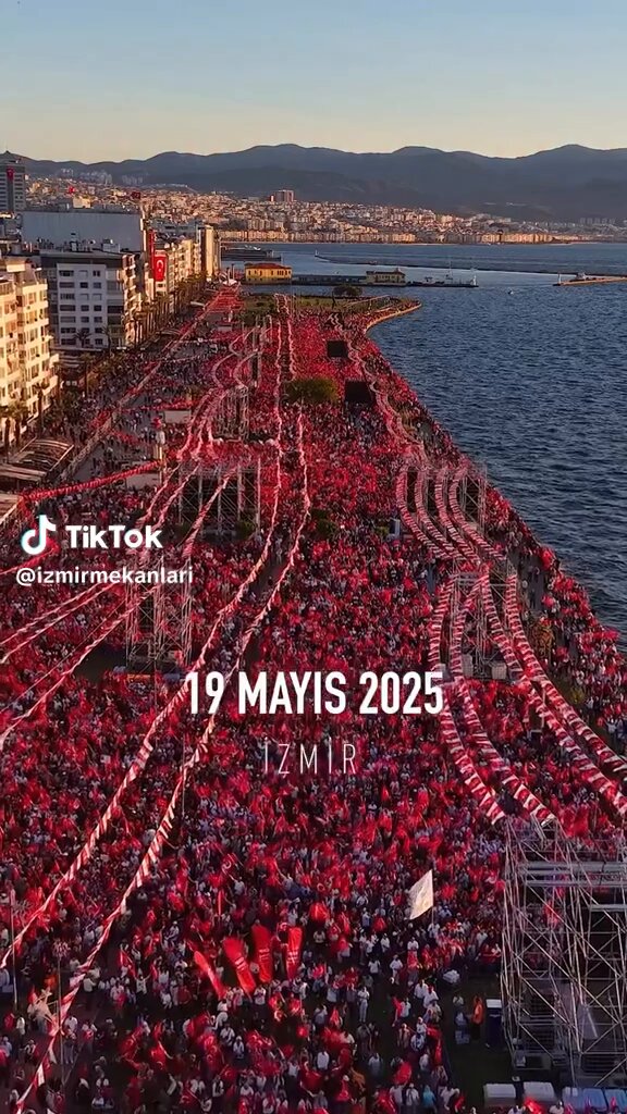 19 Mayıs İzmir “Millet İradesine Sahip Çıkıyor” Mitingi’ndeki kalabalık görüntülendi. 🇹🇷