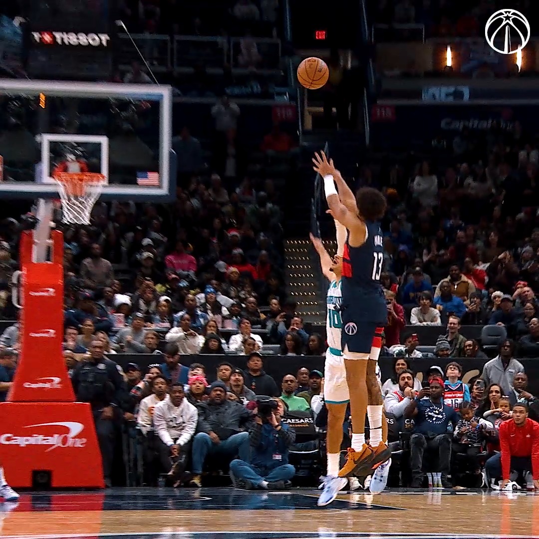 JP had the crowd goin' crazy after this play 😤
