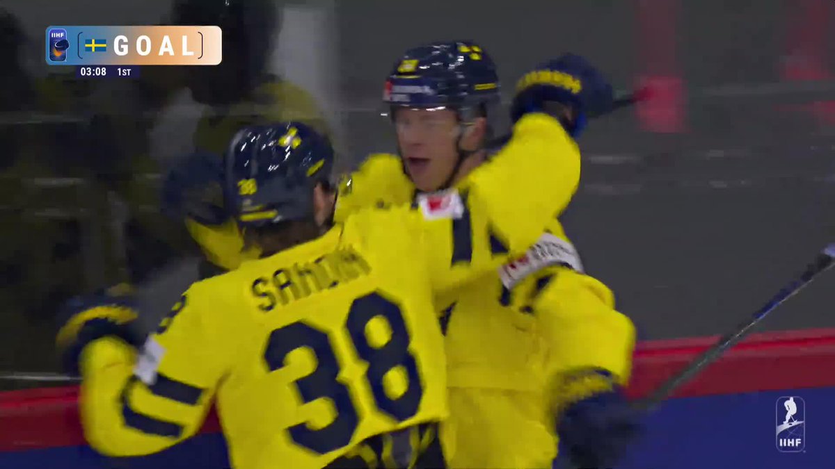 Lucas Raymond on the breakaway! 🙌 #MensWorlds #IIHF Tre Kronor