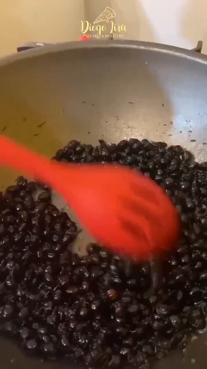 Uma pizza de tanajura Dentro?