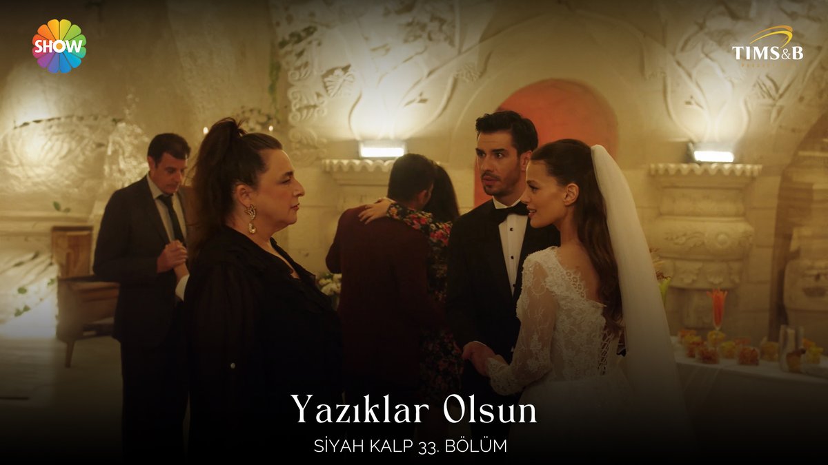 “Sen bu kadar vicdansız mıydın?” Hikmet, Sevilay ve Nuh’un düğününe geldi. #SiyahKalp @showtv TIMS&B Productions