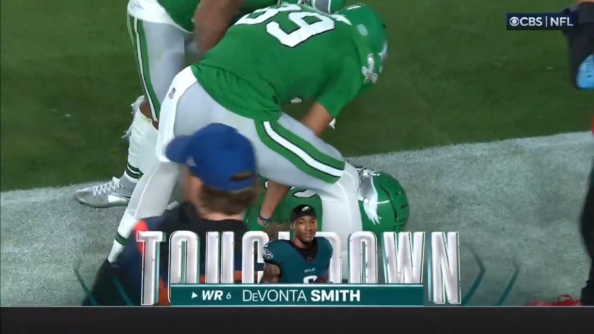 If you like GREAT WR play, watch this Super Bowl champion go to work 🏆🦅 @DeVontaSmith_6 | Philadelphia Eagles