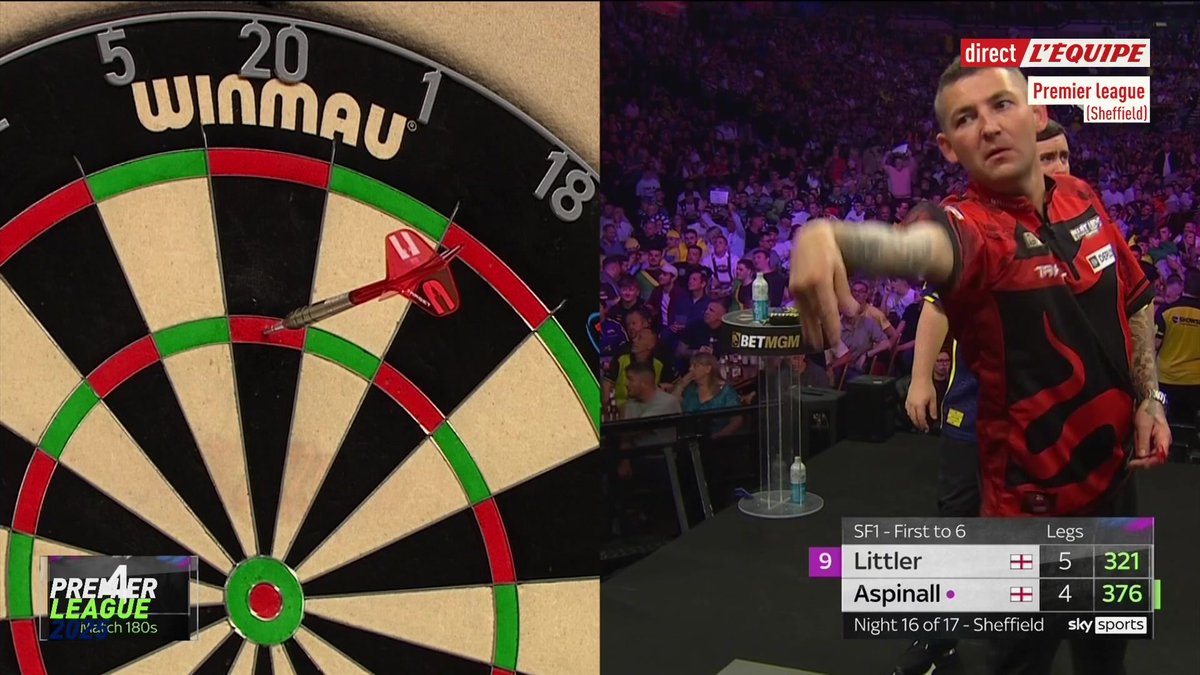 Luke Littler est en feu ! Il signe le premier nine-darter de la soirée à Sheffield.