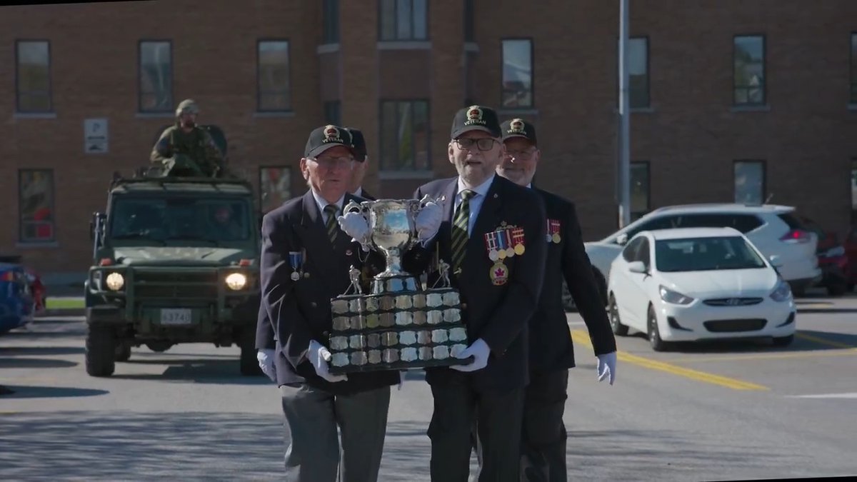 The #MemorialCup has landed in Rimouski! 🏆 La #CoupeMemorial est arrivée à Rimouski ! 🚁