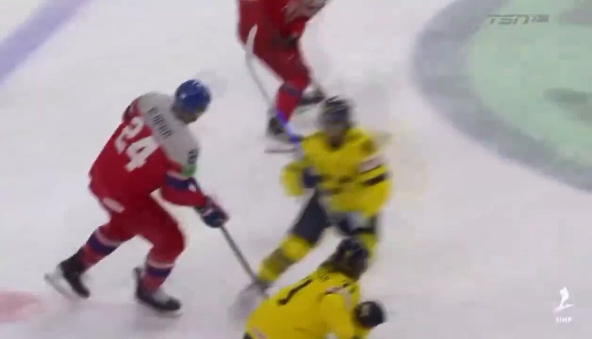 Lucas Raymond nets ✌️ as Sweden moves on to semi-finals at #MensWorlds!