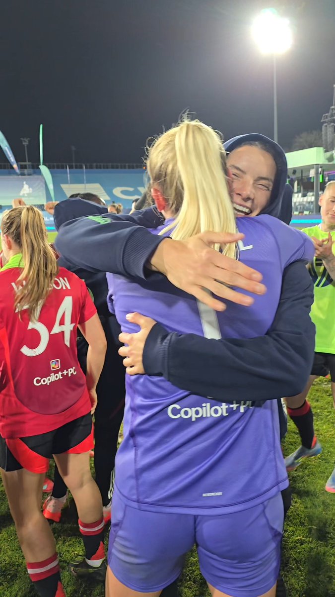 Showing the love to @Kayla_Rendellx 🤗❤️ #MUWomen || #WorldSevensFootball