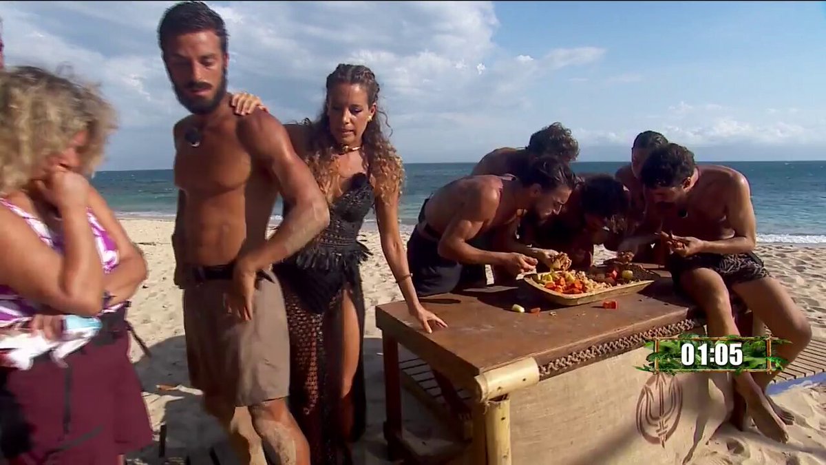 El equipo de Damián gana la prueba de recompensa de hoy 🥣 🏝️ #SVGala12 🔵